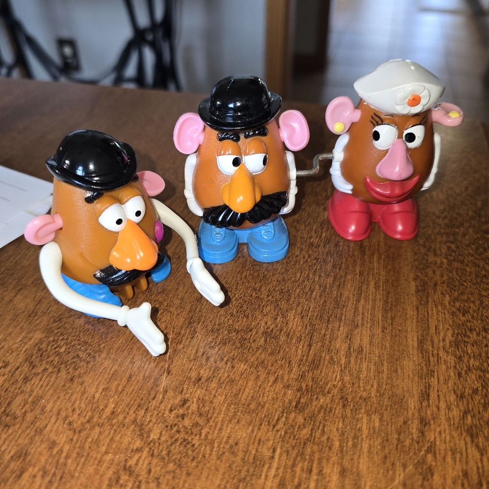Mr. and Mrs. Potato Head Wind Up Pull Back Toy Set - Multicolor